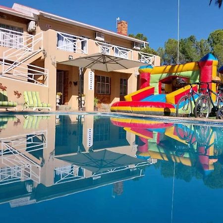Victoria Oaks Guesthouse Victoria West Bagian luar foto