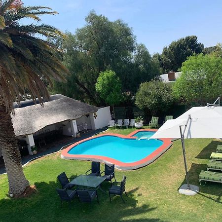 Victoria Oaks Guesthouse Victoria West Bagian luar foto