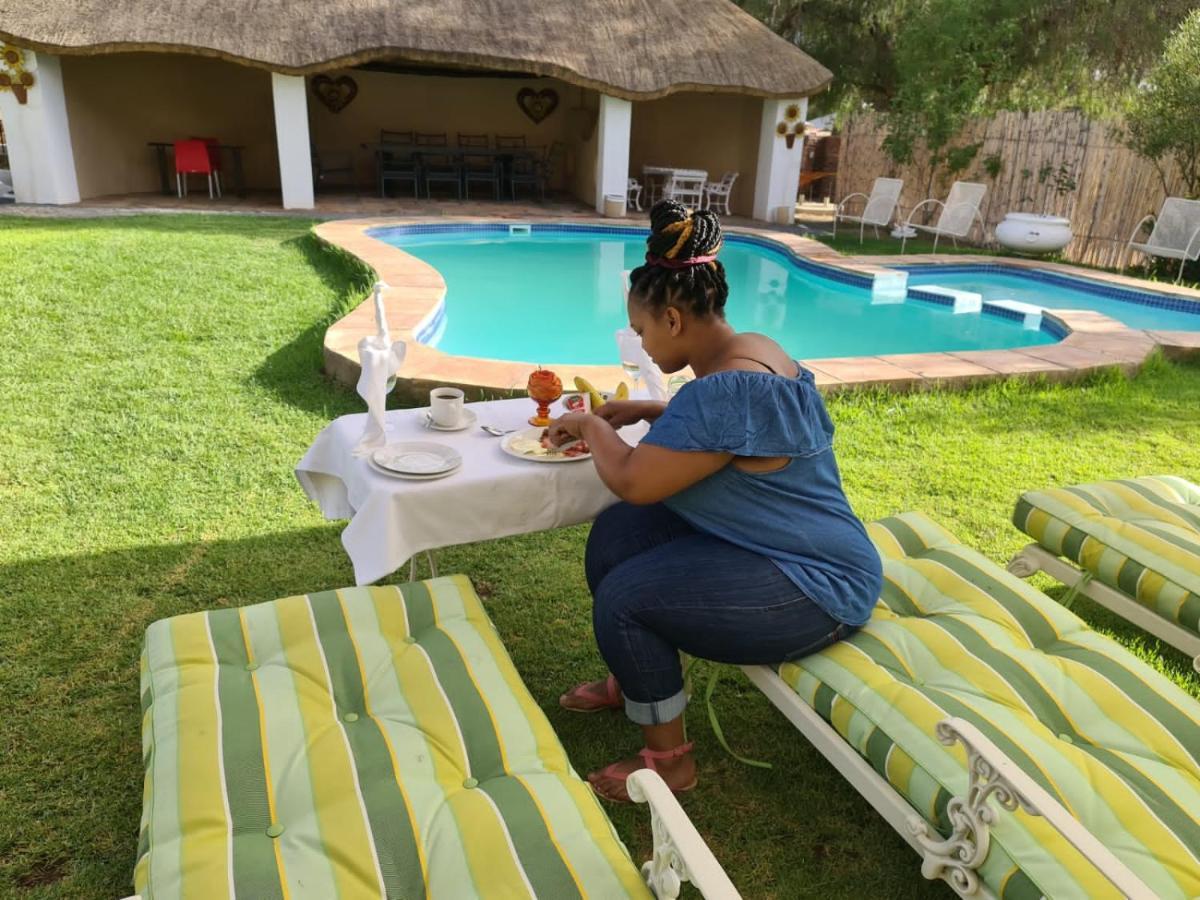 Victoria Oaks Guesthouse Victoria West Bagian luar foto