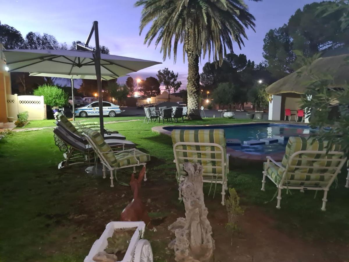 Victoria Oaks Guesthouse Victoria West Bagian luar foto