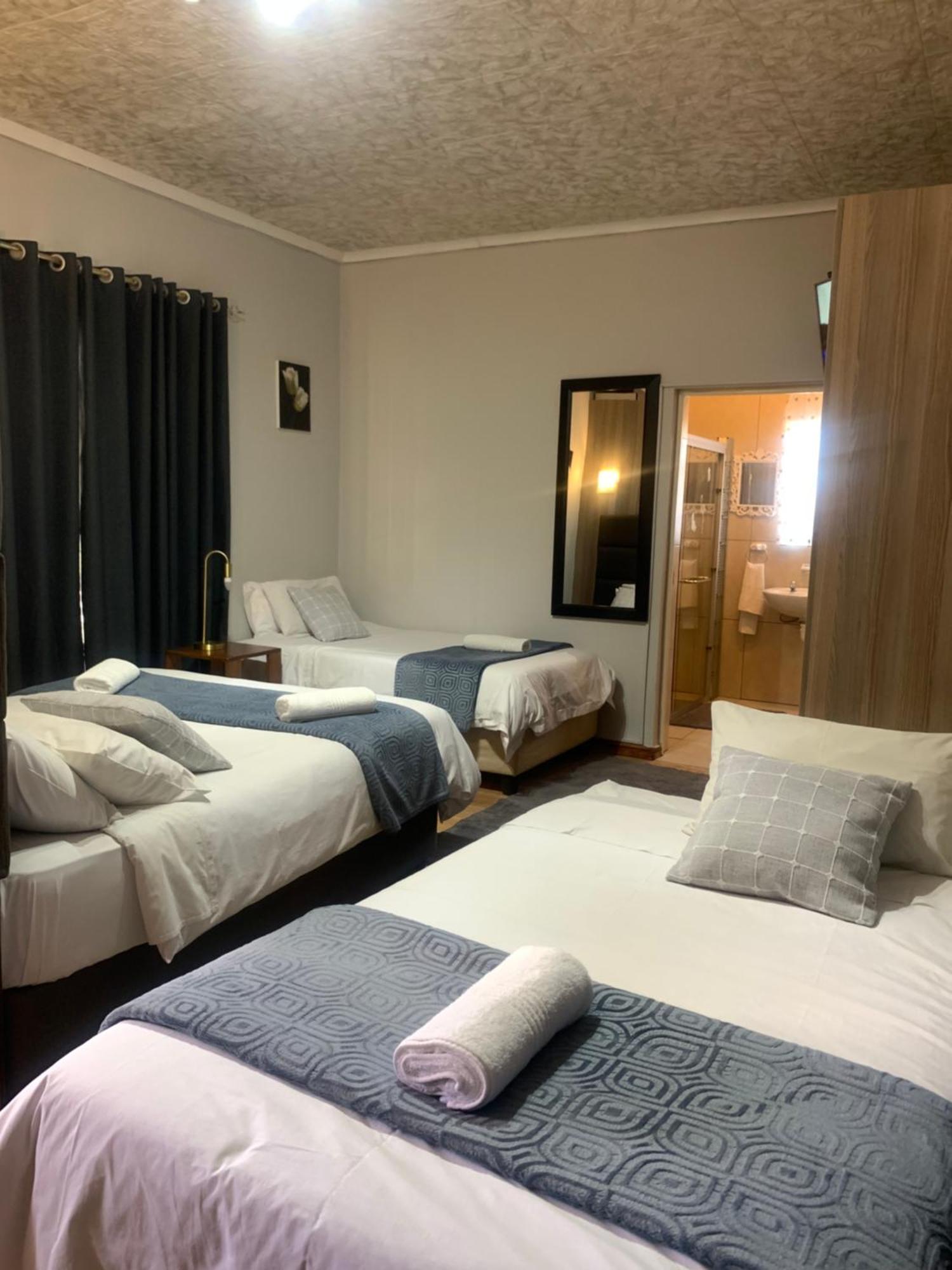 Victoria Oaks Guesthouse Victoria West Bagian luar foto