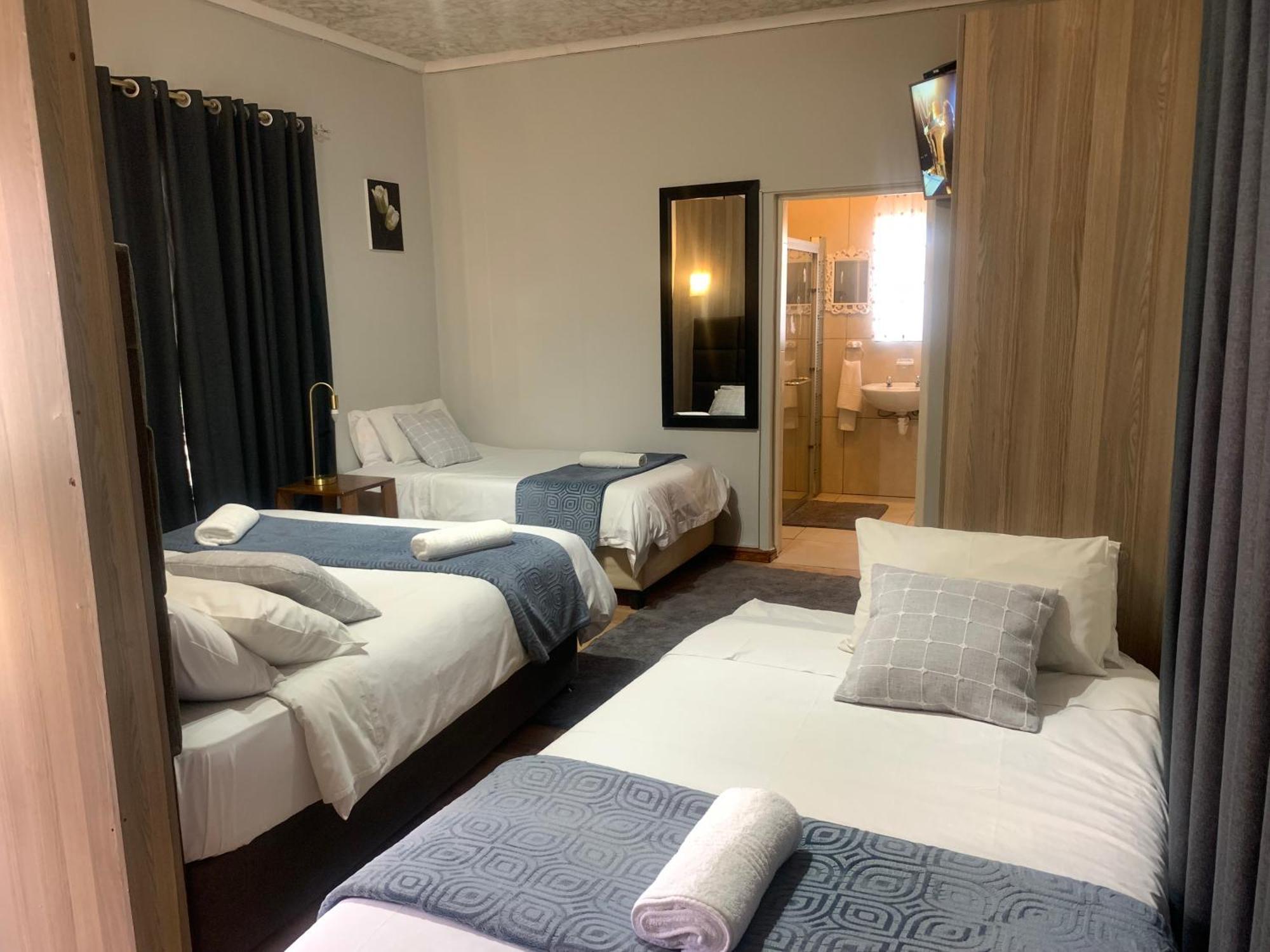 Victoria Oaks Guesthouse Victoria West Bagian luar foto