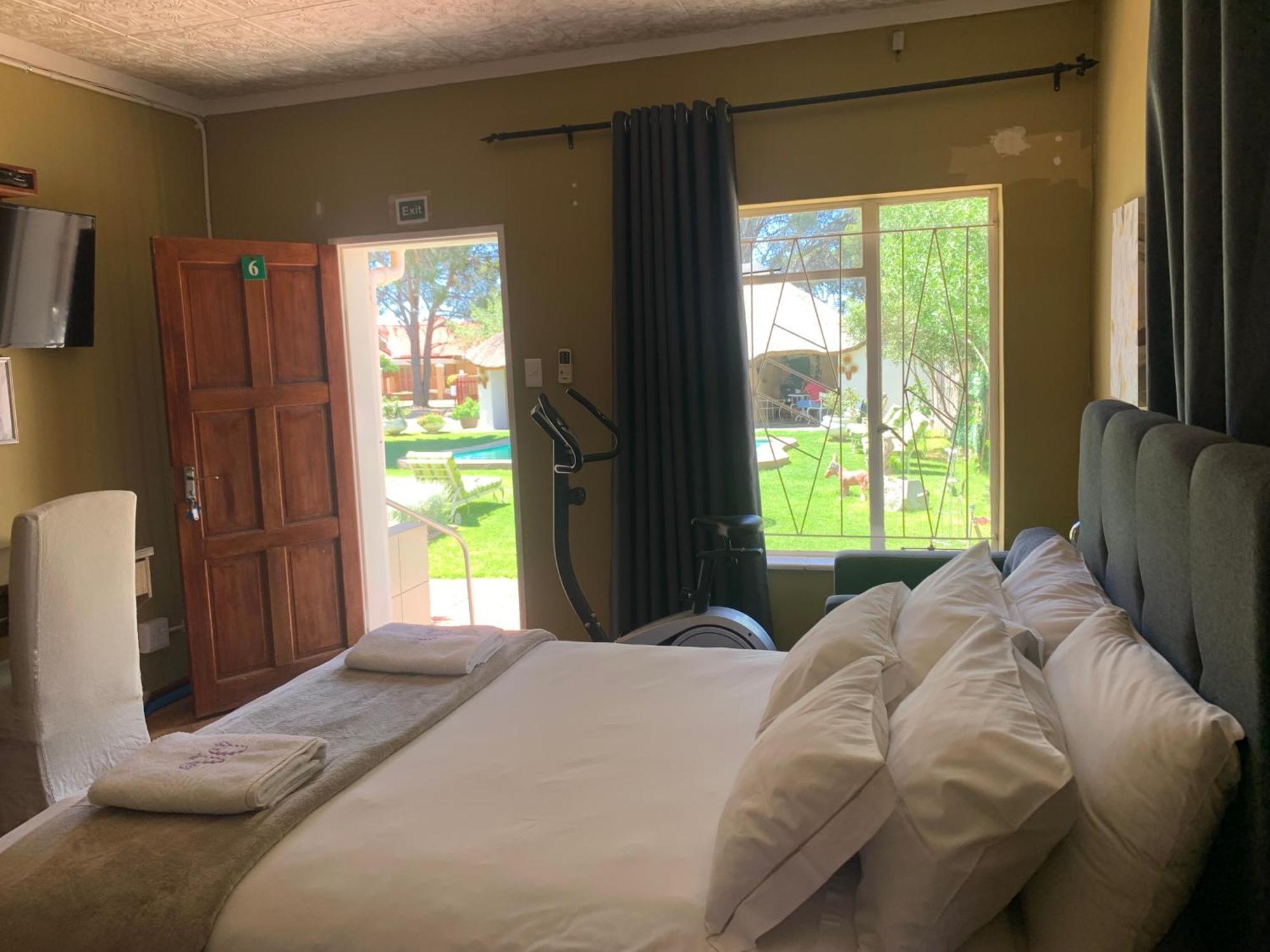 Victoria Oaks Guesthouse Victoria West Bagian luar foto